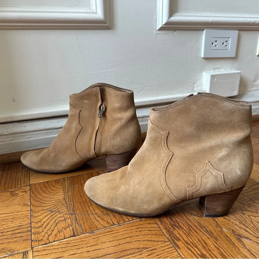 Tan Isabel Marant Ankle Boots with Suede Finish and Slip-On Design - Picture 3 of 7